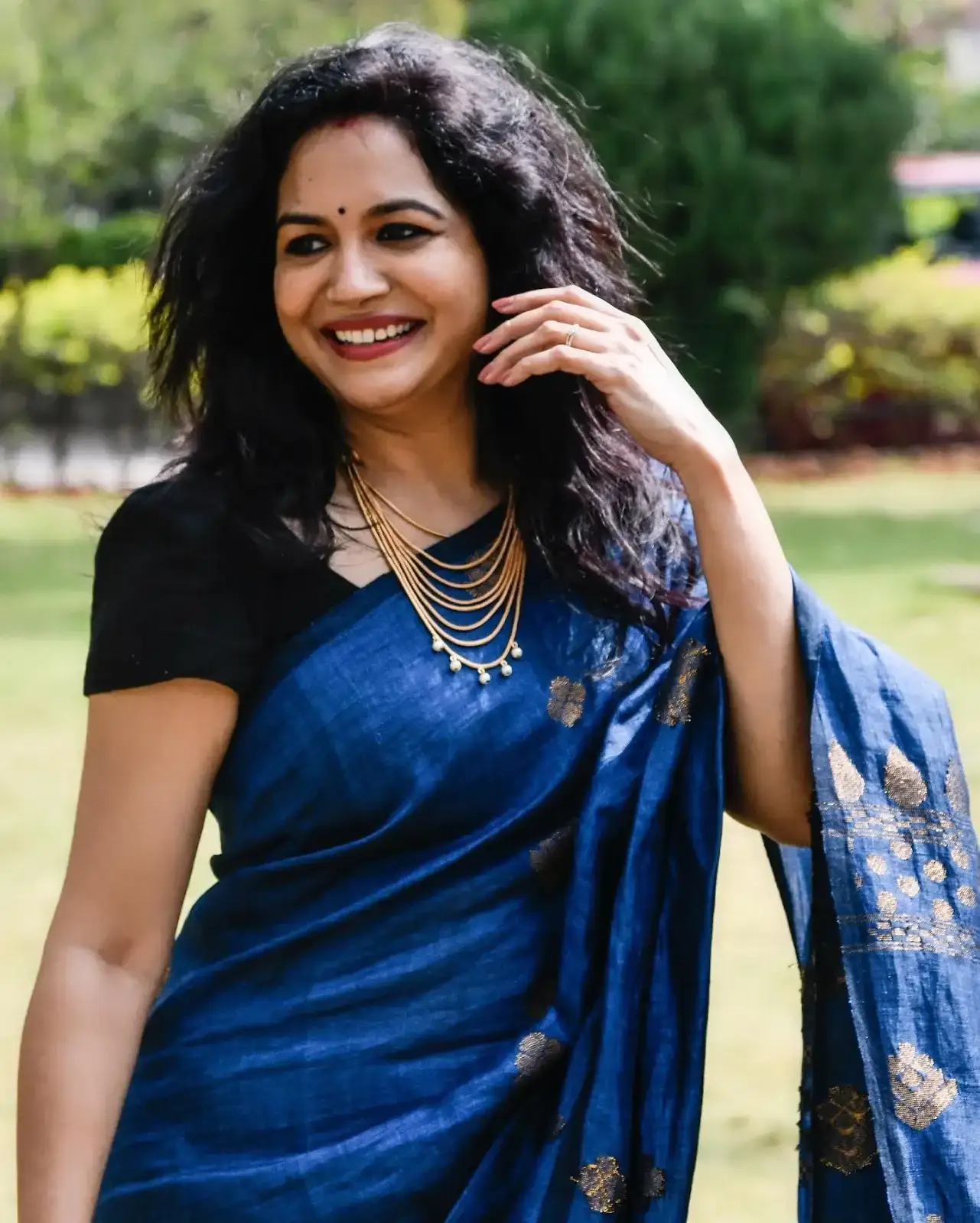 INDIAN TELUGU MOVIE SINGER SUNITHA IN BLUE SAREE 7